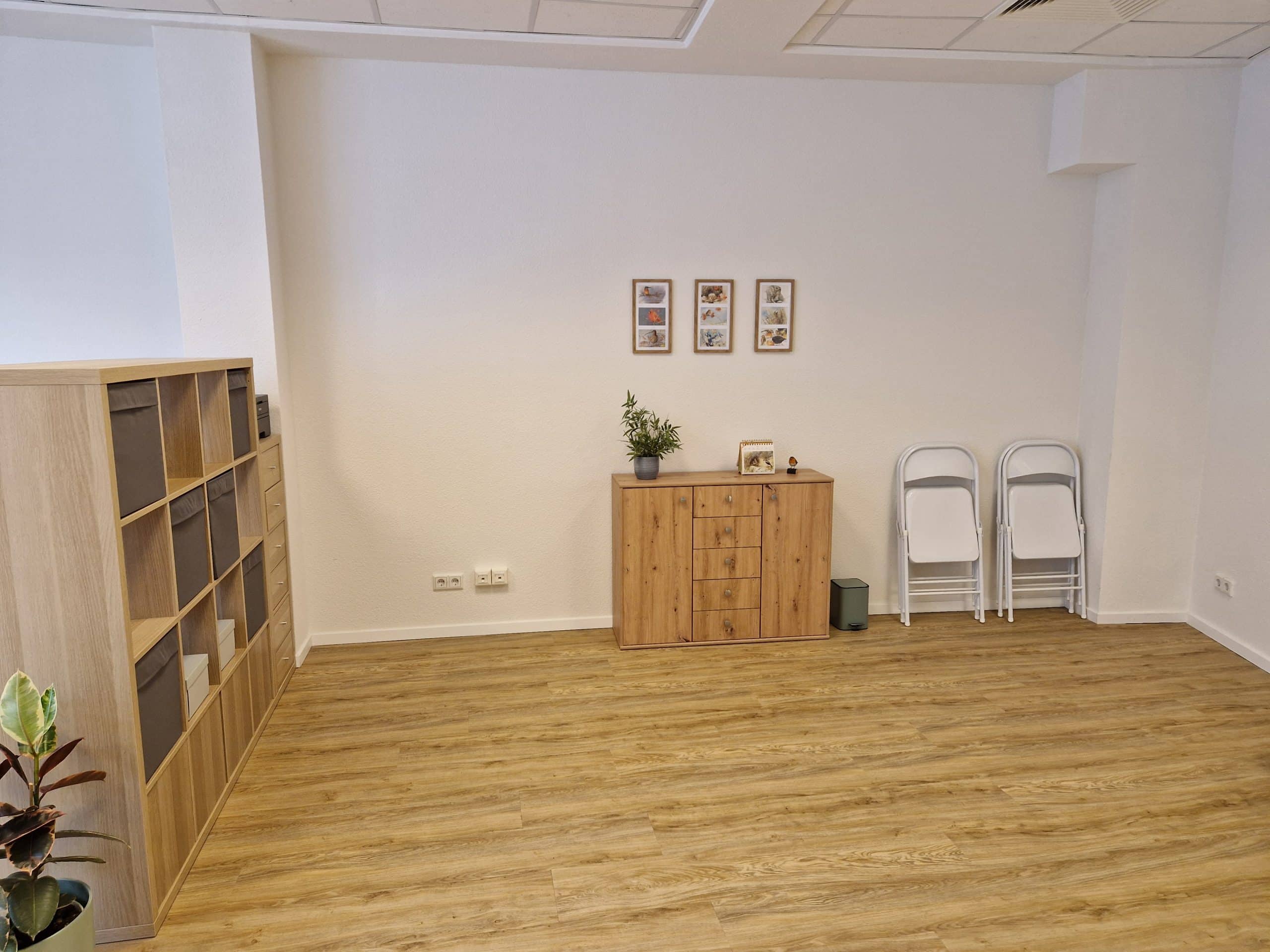 Flexibler Interventionsbereich in der Praxis für systemische Therapie in Tornesch für aktive therapeutische Methoden.